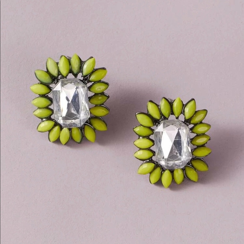 Green gemstone earring